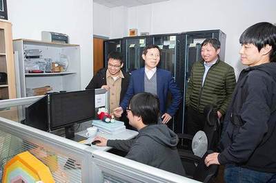 智慧防疫新突破 上海交大團隊為騰訊健康碼開發人臉識別技術，榮獲上?？萍歼M步特等獎